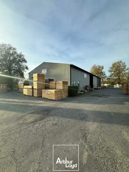 A vendre Locaux d'activité 376m² Uzerche