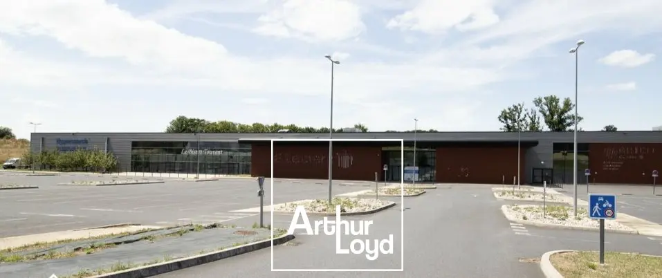 Local Commercial à louer - Lubersac (19210) - 680 m² - 4 000 €/mois