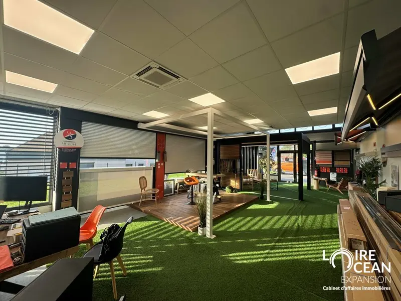 OPPORTUNITE RARE - A LOUER LOCAL COMMERCIAL - ZONE DE VILLEJAMES