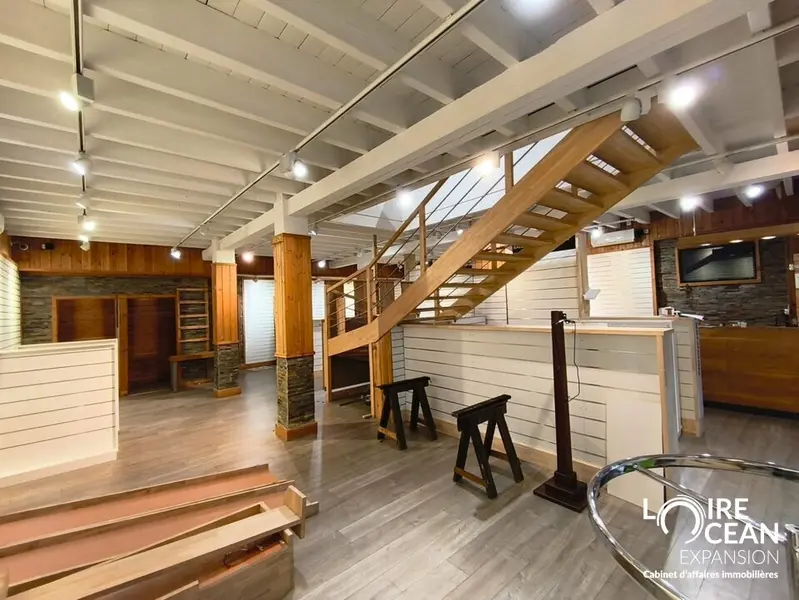 LOCAL COMMERCIAL TRES BEL EMPLACEMENT