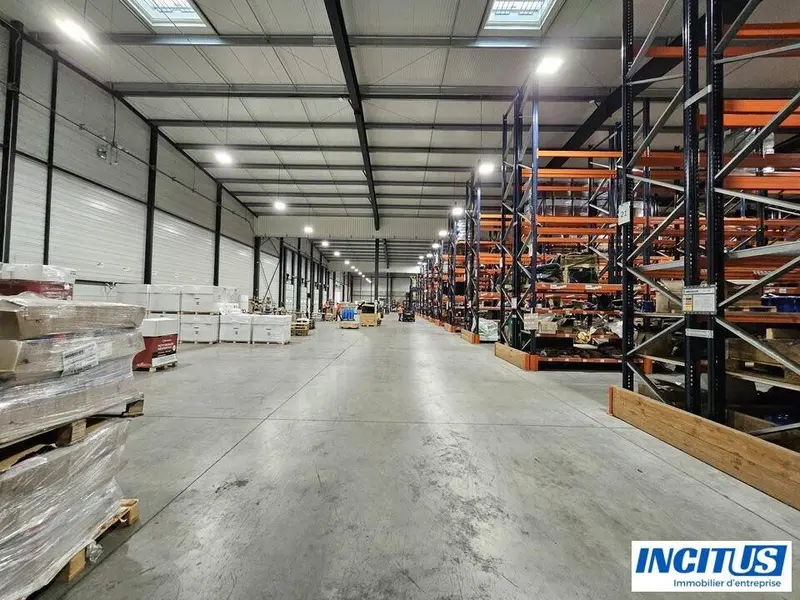 À LOUER  PLATEFORME LOGISTIQUE DE 4279 m2 Récente