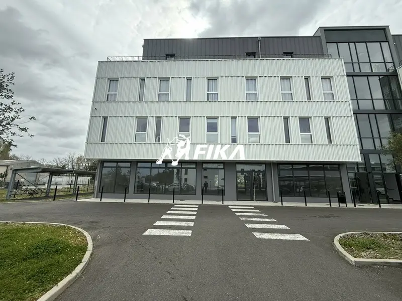 Local Commercial à louer - Saint-Médard-En-Jalles (33160) - 919 m² - 9 955 €/...