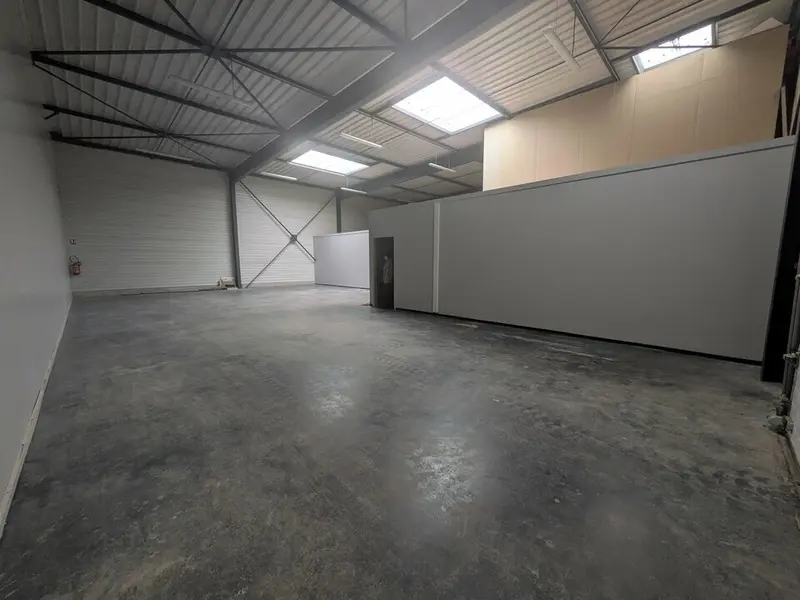Entrepôt / Activité à louer - Boos (76520) - 357 m² - 3 083 €/mois