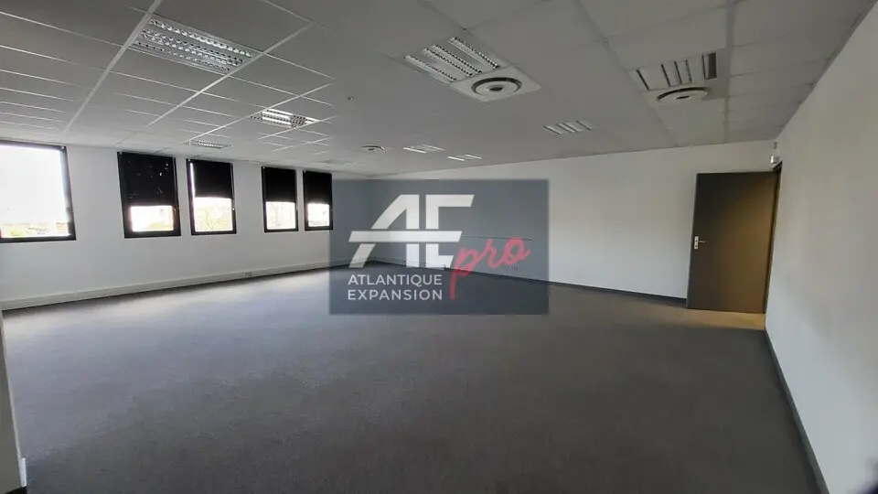 Bureau à louer - Trignac (44570) - 179 m² - 2 400 €/mois