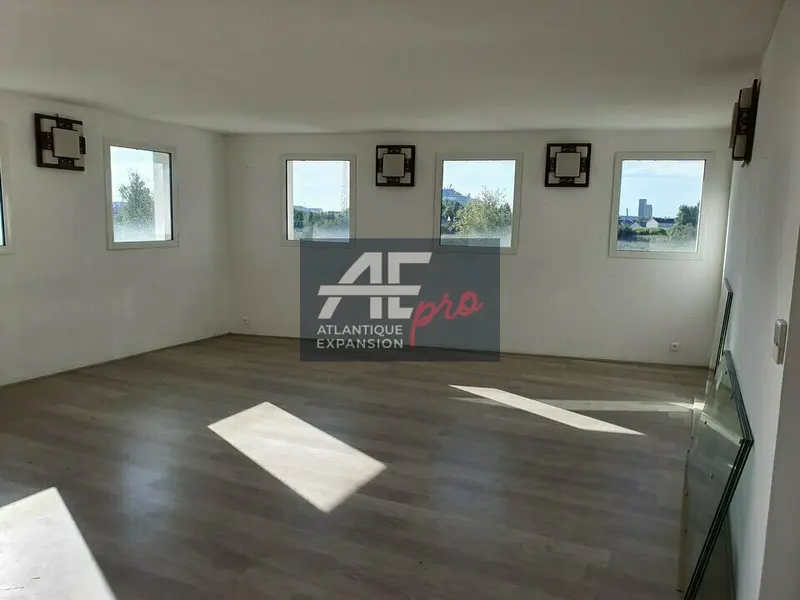 Bureau à louer - Trignac (44570) - 169 m² - 1 375 €/mois