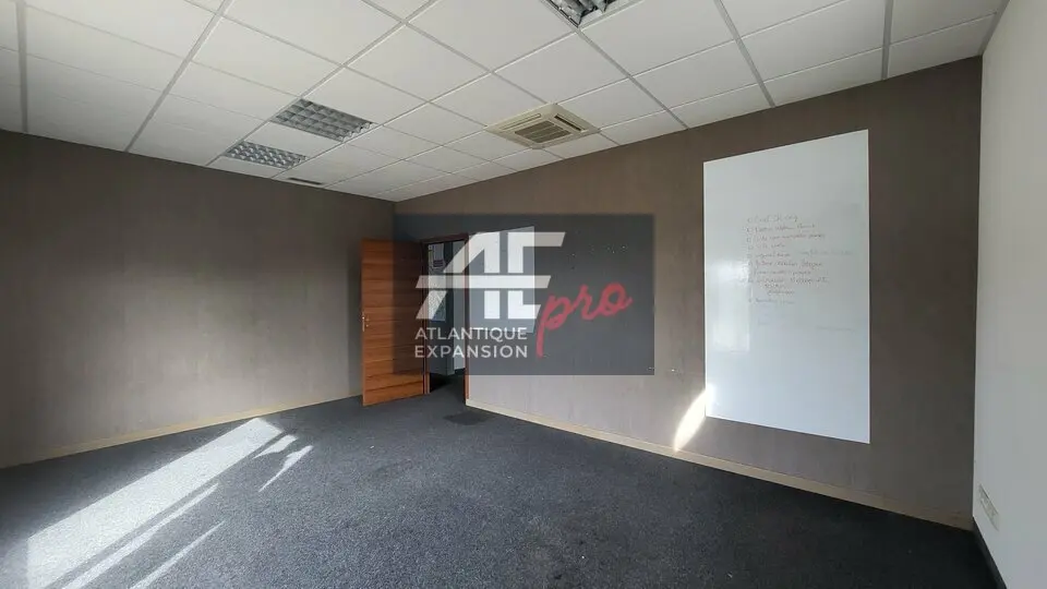 À LOUER  BUREAUX PROFESSIONNELS 109 m² AVEC TERRASSE ET PARKING