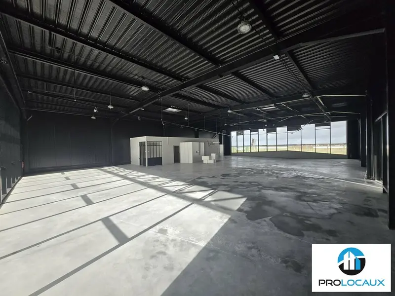 A vendre Local commercial  550m² Glisy