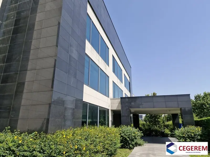 BUREAUX DE 320 M2 A LOUER A LIEUSAINT  