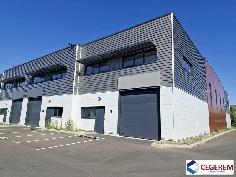 Entrepôt / Activité à louer - Lieusaint (77127) - 270 m² - 2 590 €/mois