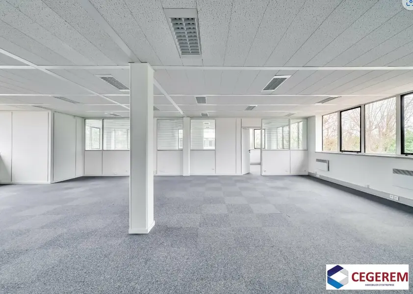 BURAUX A PARTIR DE 60 M2  A LOUER A SAINT THIBAULT DES VIGNES