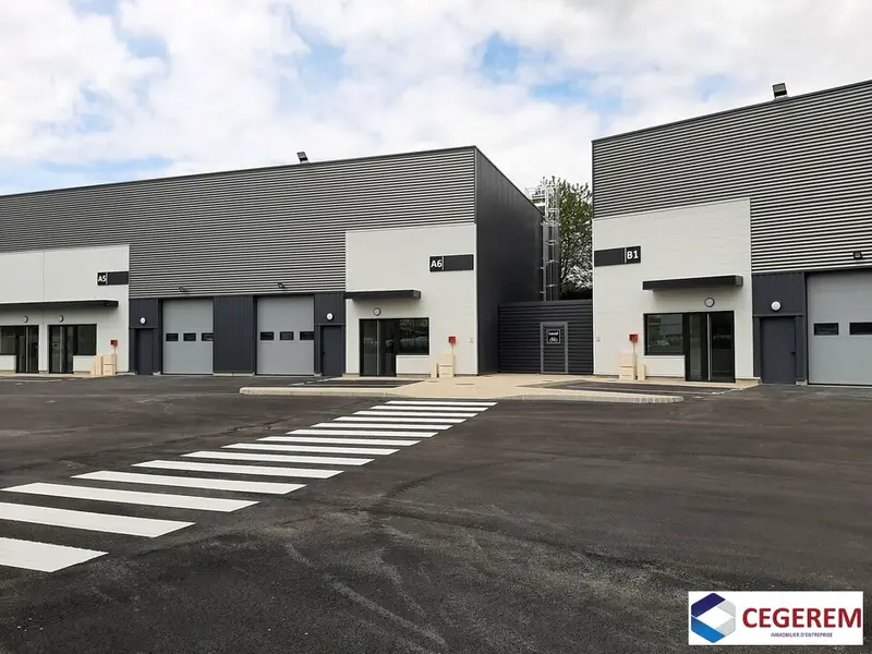 Entrepôt / Activité à louer - Savigny-Le-Temple (77176) - 218 m² - 1 816 €/mois