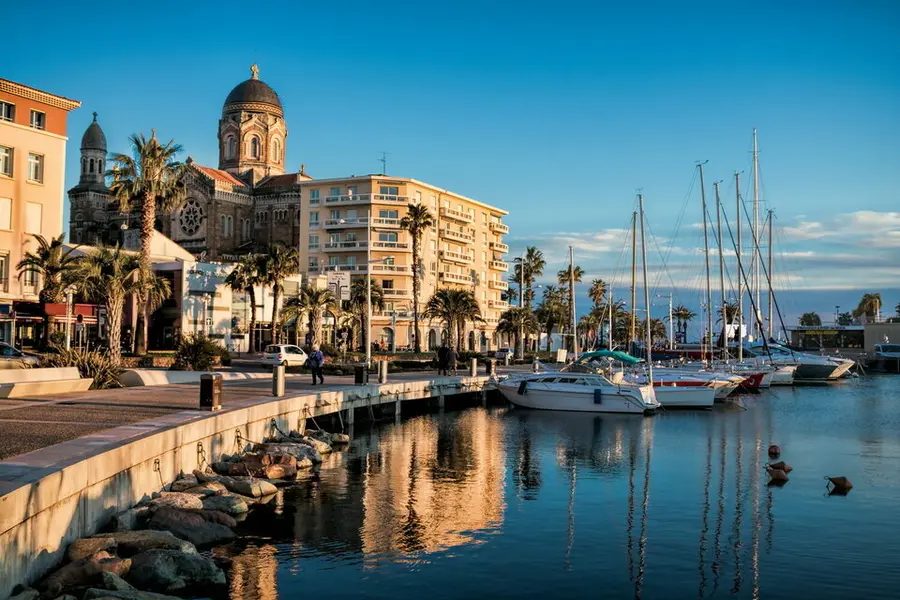 SAINT RAPHAEL - CESSION DROIT AU BAIL LOCAL COMMERCIAL 130M²