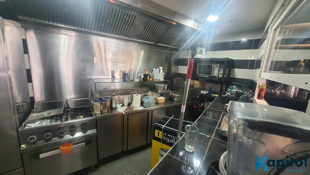 Restauration rapide - Paris 18 Bel emplacement