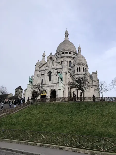 Paris 18e : Beau restaurant - extraction - zone touristique