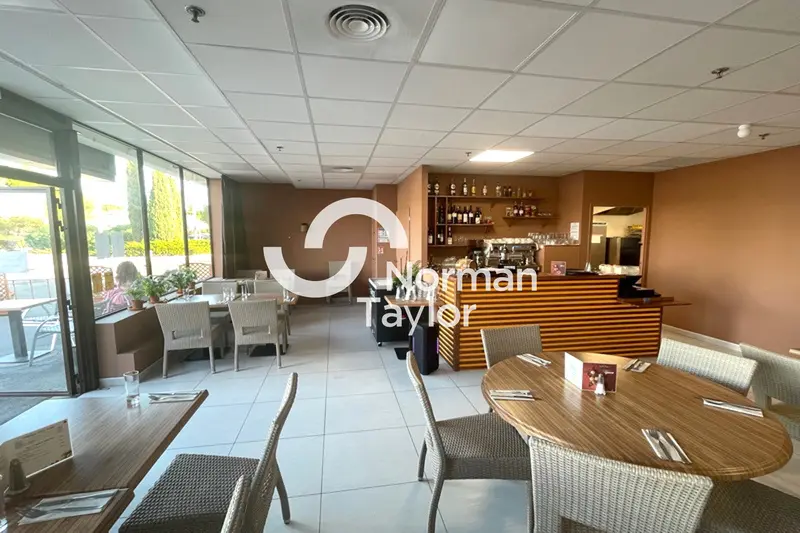 A louer Local commercial  102m² Pérols