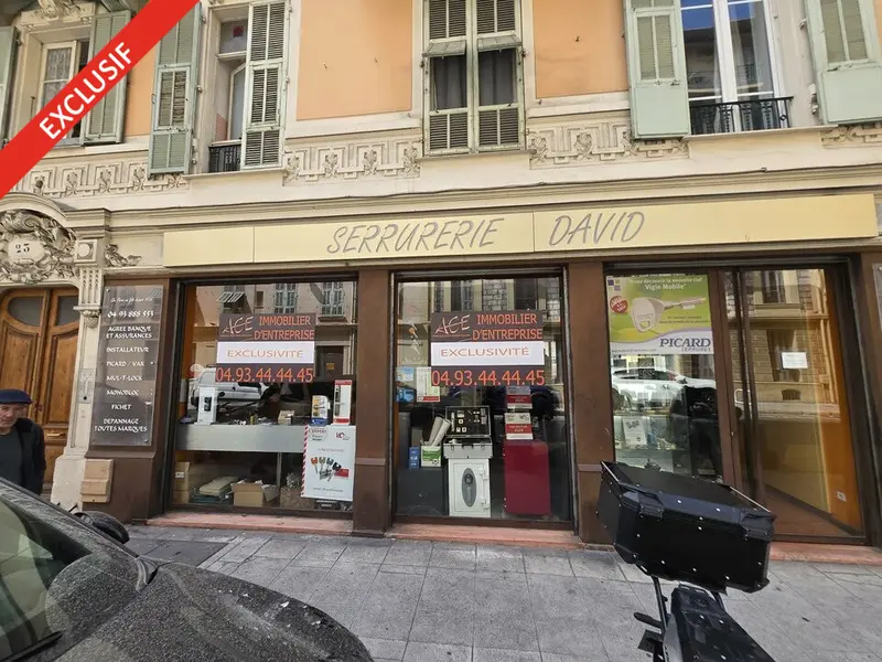 NICE CENTRE-VILLE  MURS COMMERCIAUX À VENDRE LIBRES