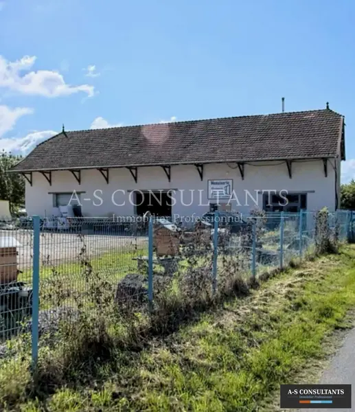 Entrepôt / Activité à louer - Saint-Genix-Sur-Guiers (73240) - 282 m² - 2 500...