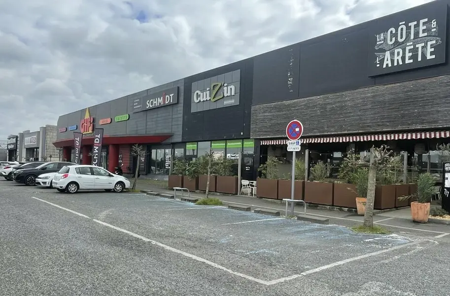 LOCAL COMMERCIAL A LOUER - VILLENAVE D'ORNON - BEGLES RIVES D'ARCINS