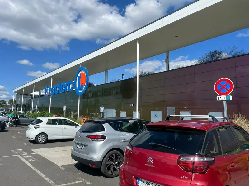 Local Commercial à louer - Le Pian-Médoc (33290) - 606 m² - 10 605 €/mois