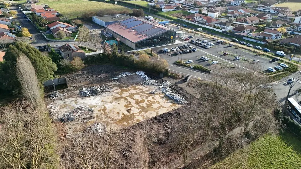 LOCAL COMMERCIAL A VENDRE - 264 m² TARNOS (40)