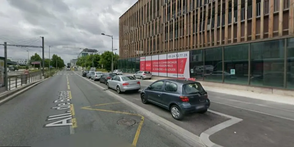 LOCAL COMMERCIAL 538 M² A LOUER A BRUGES (33520)