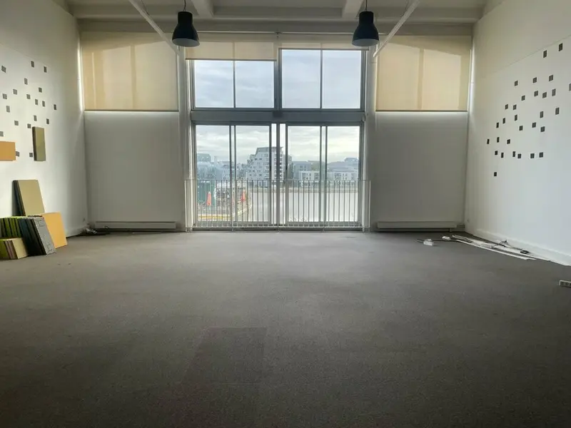 Bureau à louer - Bordeaux (33300) - 140 m² - 2 100 €/mois