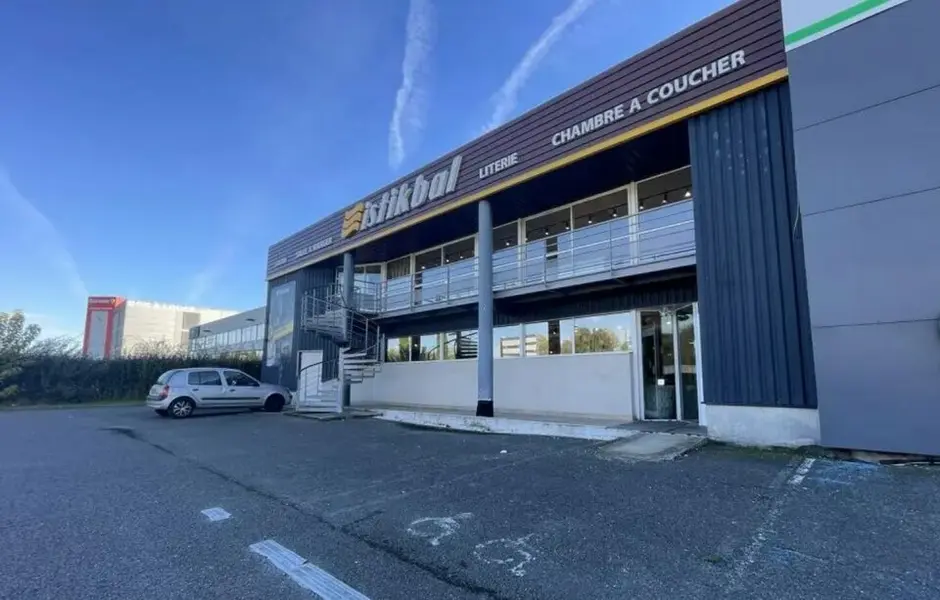 Local Commercial à louer - Bordeaux (33300) - 900 m² - 5 625 €/mois