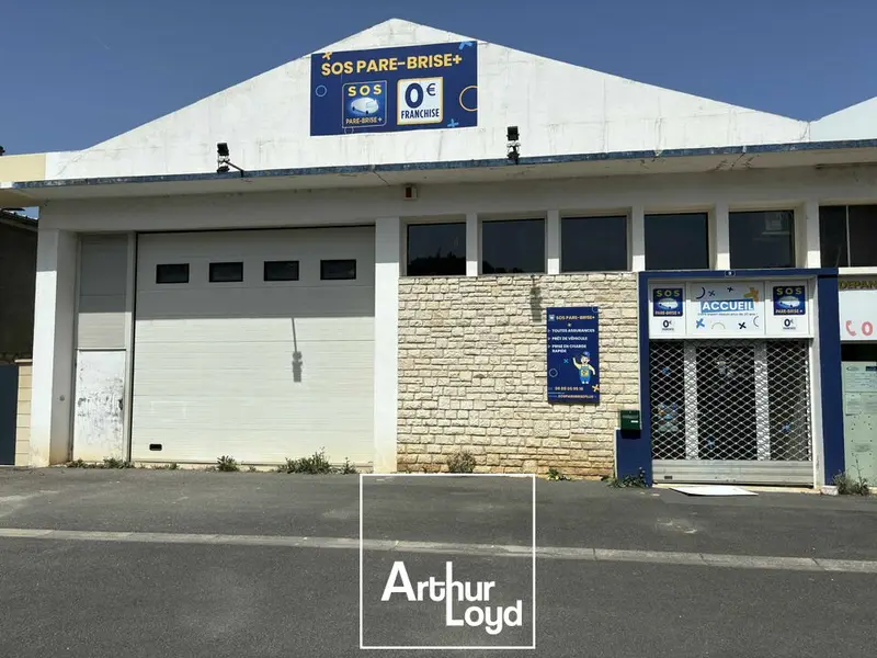 A LOUER Local d'activité 530m2 à Terrasson-axe passant-parking