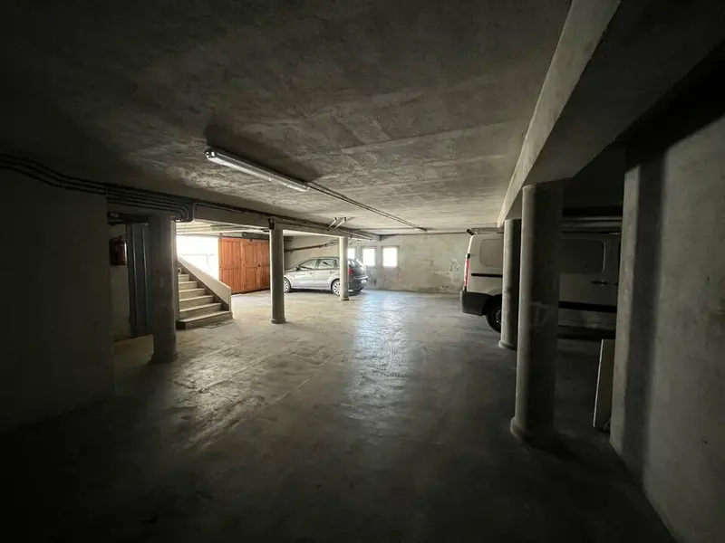 VENTE ENTREPOT AVEC STATIONNEMENTS - CONTES