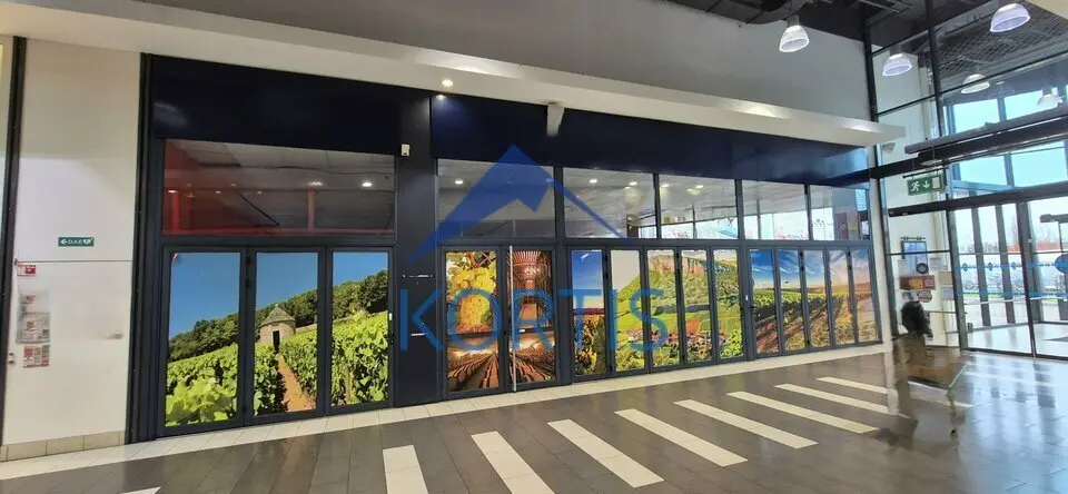 À LOUER  LOCAL DESTINÉ À LA RESTAURATION / BRASSERIE