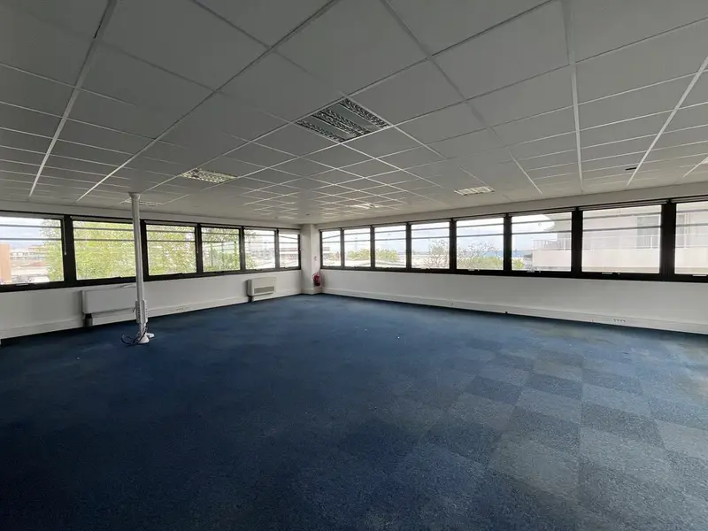 Bureau à louer - Villeneuve-Loubet (06270) - 335 m² - 4 460 €/mois