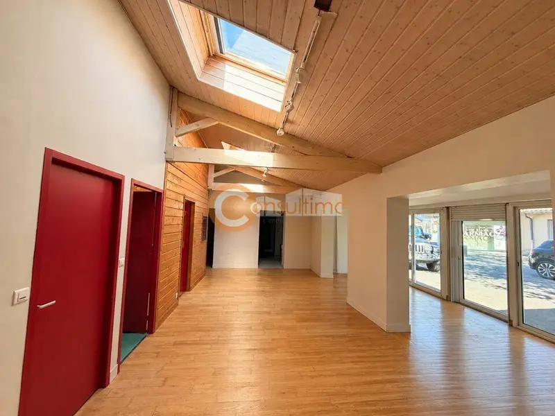 LOCAL PROFESSIONNEL 100 m² - CENTRE VILLE - SAINT GERMAIN DU PUCH