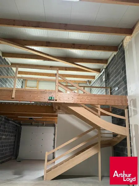 Proche BIARRITZ, A LOUER, 1 Local neuf sur zone d'activités de 150m2