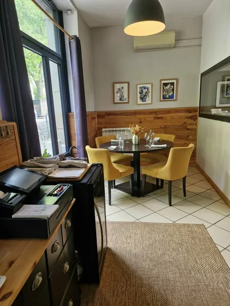 AUBENAS: Restaurant en centre ville
