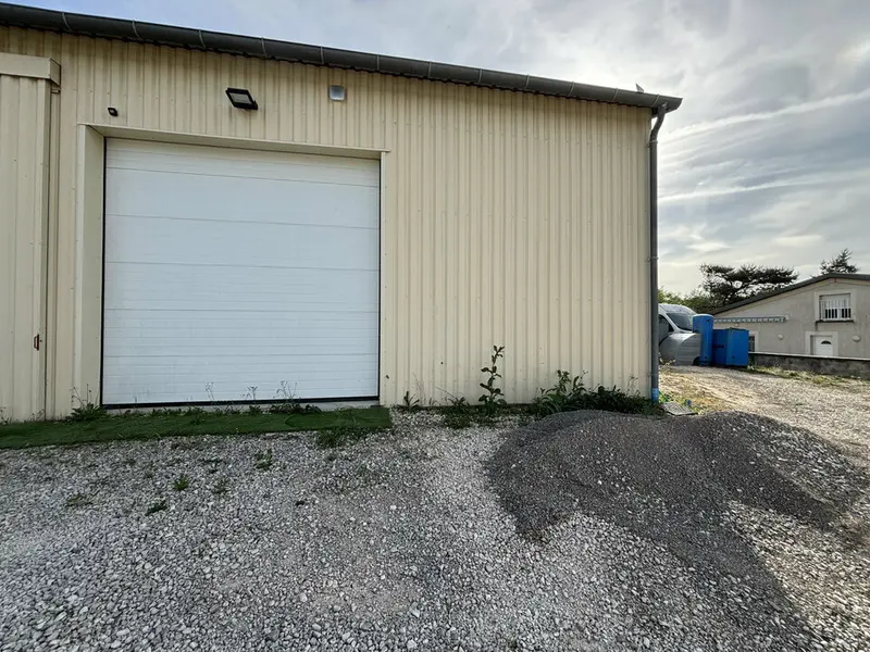 A LOUER Local d'activité de 110m2-Cosnac