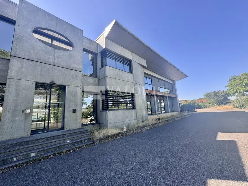 A louer Locaux d'activité 3204m² Décines-Charpieu