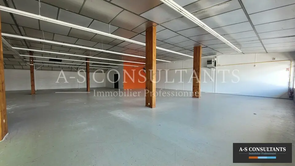 A louer Local commercial  450m² Davézieux