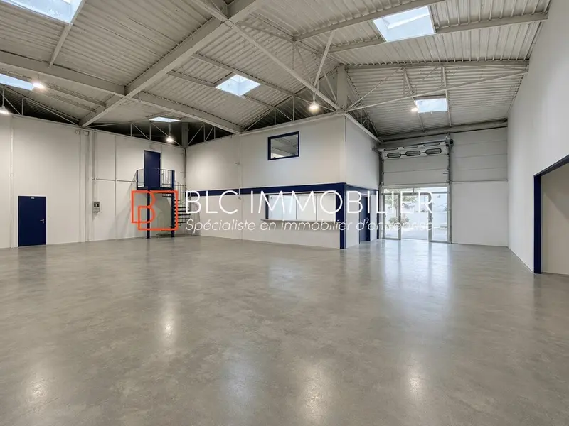 Entrepôt / Activité à louer - Marseille 11 (13011) - 695 m² - 6 377 €/mois