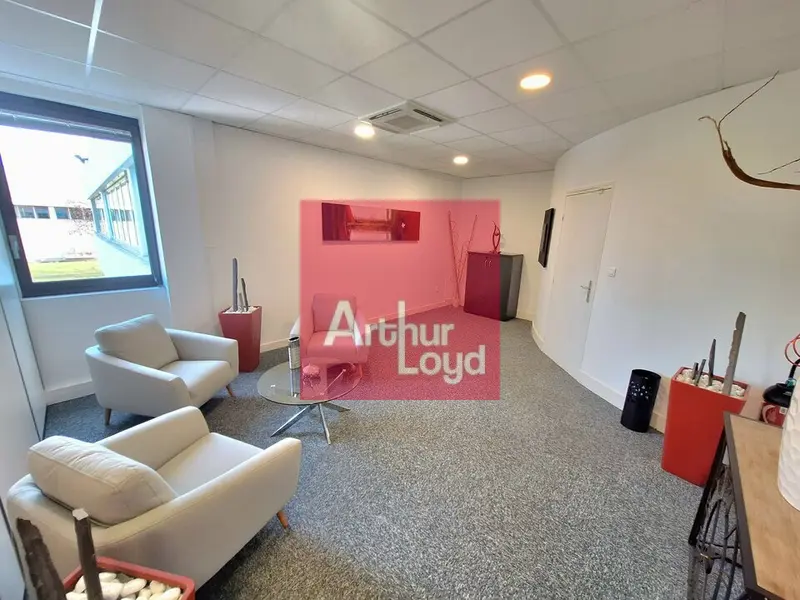 Bureau à louer - Clermont-Ferrand (63000) - 100 m² - 1 066 €/mois