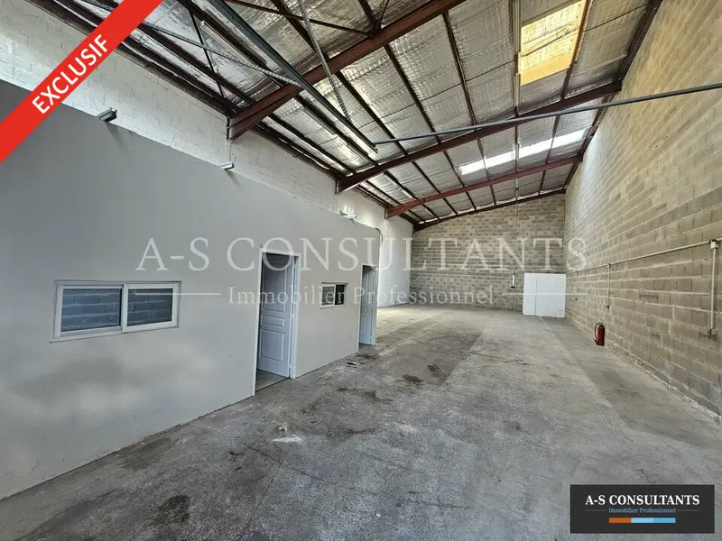 Entrepôt / Activité à louer - Décines-Charpieu (69150) - 215 m² - 1 500 €/mois