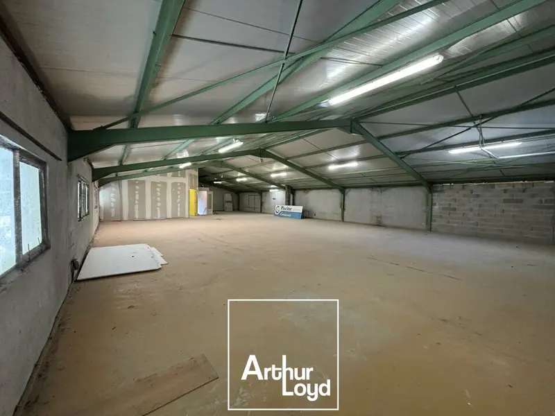 Entrepôt / Activité à louer - Brive-La-Gaillarde (19100) - 305 m² - 570 €/mois