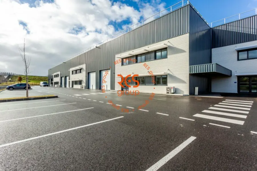 Entrepôt / Activité à louer - Ambarès-Et-Lagrave (33440) - 3498 m² - 26 818 €...