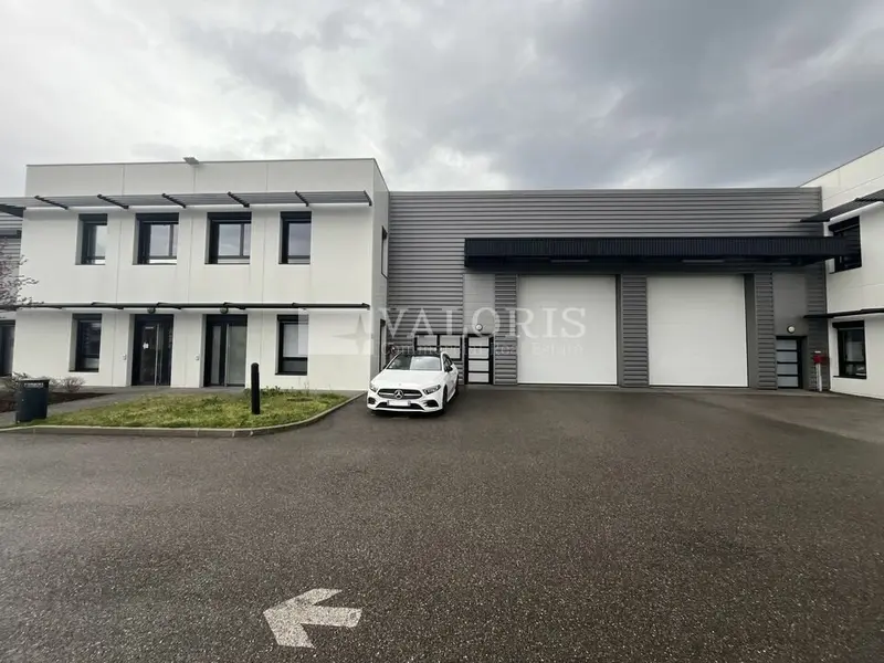 Entrepôt / Activité à louer - Décines-Charpieu (69150) - 491 m² - 4 583 €/mois