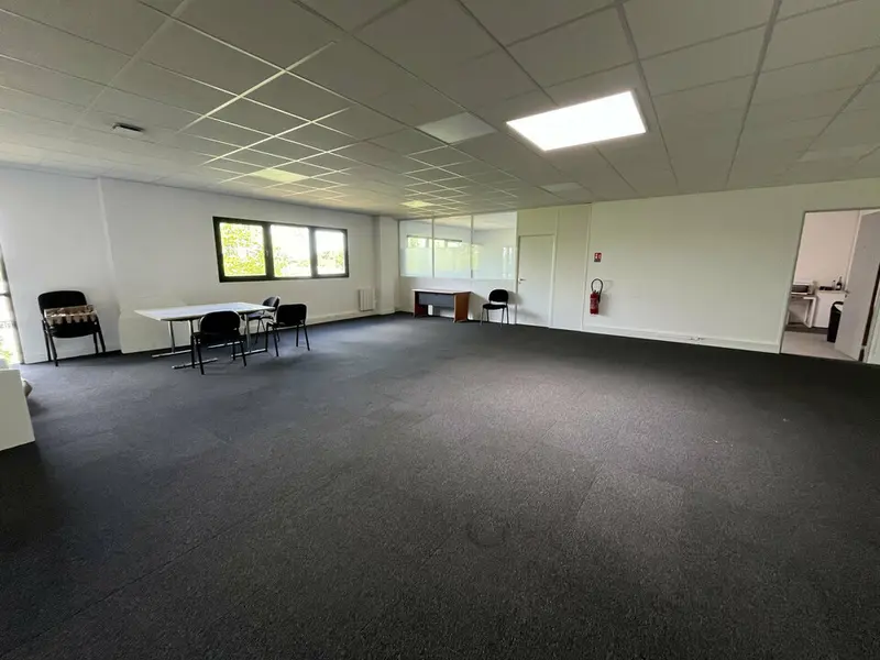 Bureau à louer - Bussy-Saint-Martin (77600) - 150 m² - 1 450 €/mois