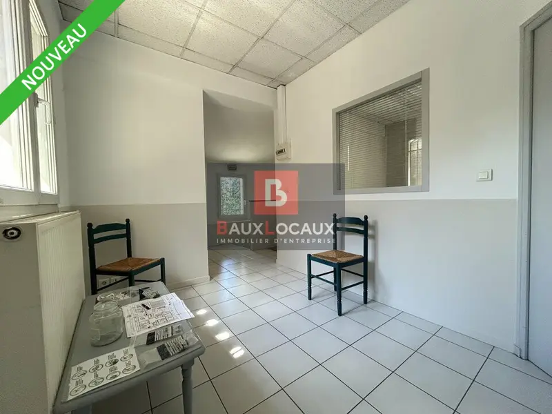 A LOUER  BUREAUX DE 12 M² SUR LA COMMUNE DE LE PONTET 