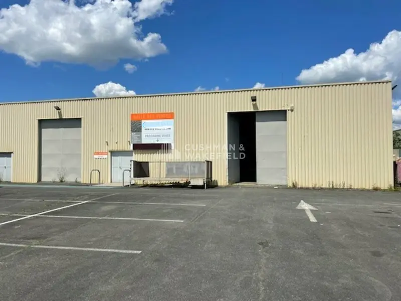 Entrepôt / Activité à vendre - Izon (33450) - 1831 m²
