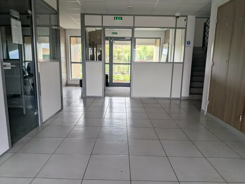 Bureau à louer - Saint-Étienne-Du-Rouvray (76800) - 251 m² - 3 000 €/mois