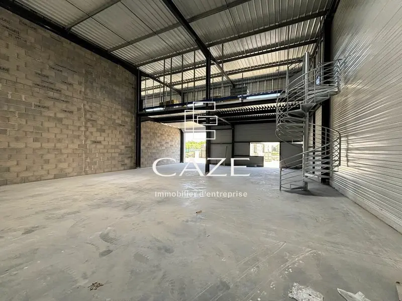 Entrepôt / Activité à louer - Beychac-Et-Caillau (33750) - 2734 m² - 24 378 €...