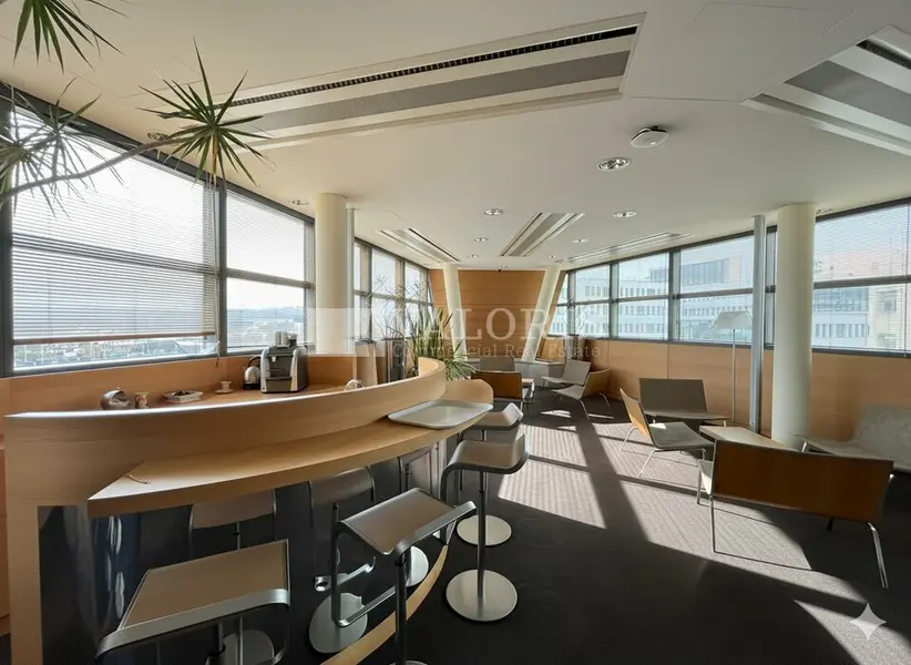 Bureau à louer - Saint-Étienne (42000) - 10436 m² - 113 056 €/mois