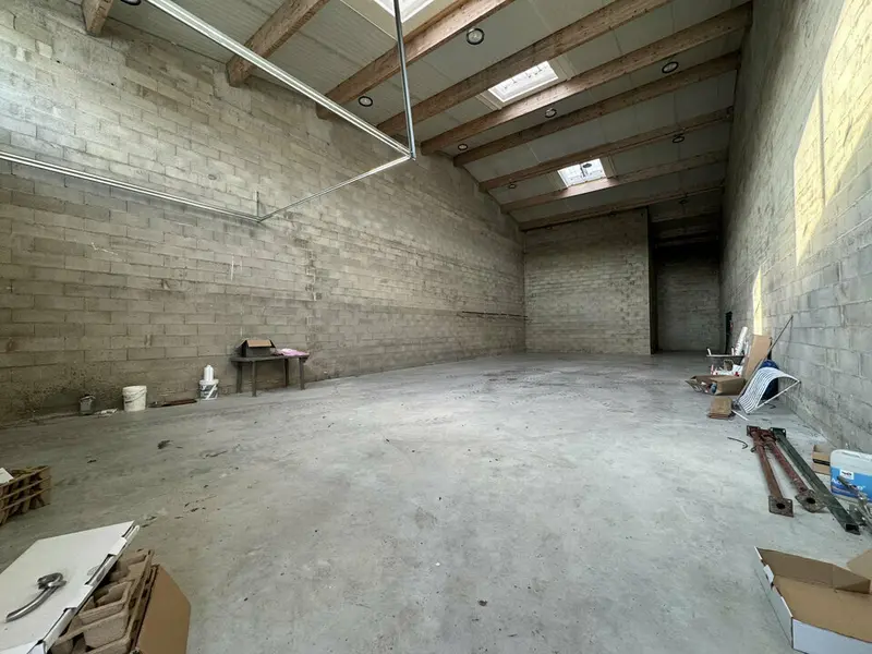 Entrepôt / Activité à louer - Persan (95340) - 236 m² - 2 100 €/mois